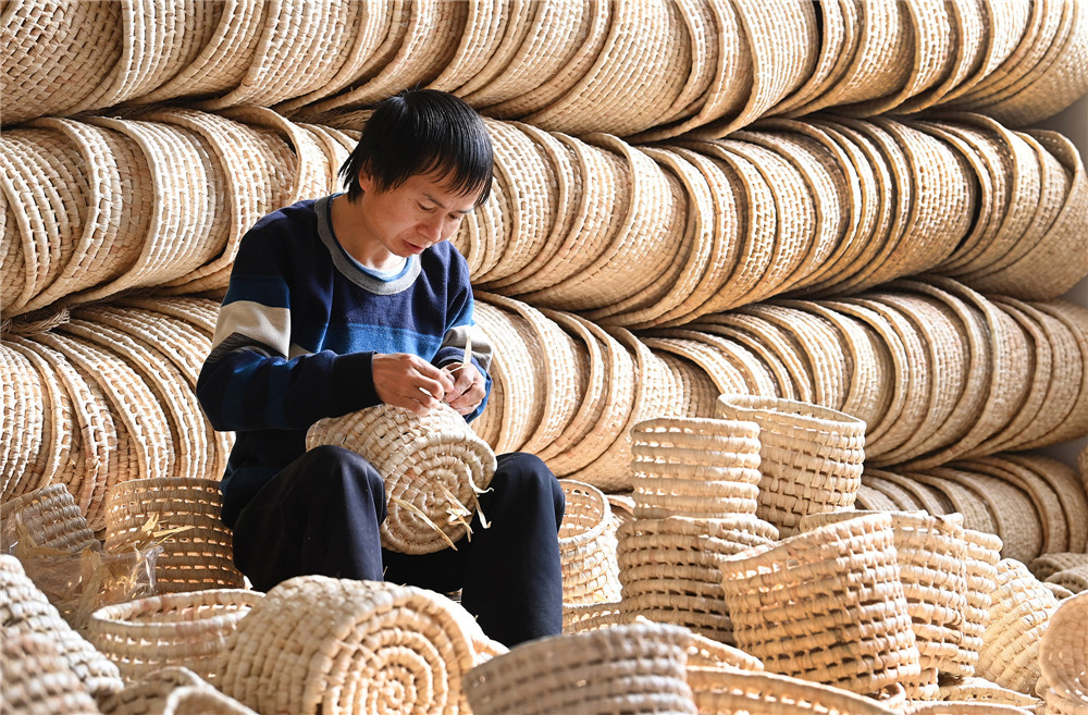 洛南小草編創(chuàng)出大市場